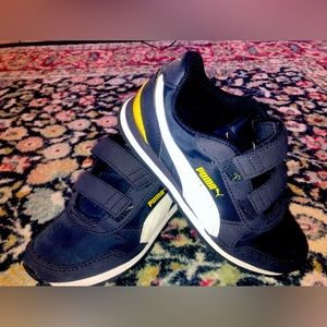 PUMA - boys sz13 blue/yellow velcro